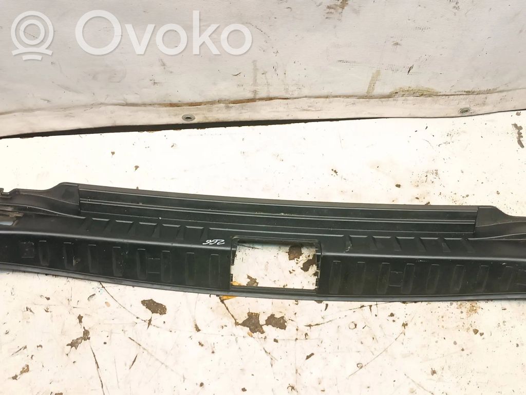 BMW 3 E90 E91 Osłona pasa bagażnika 