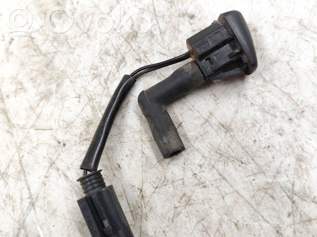 BMW 5 E39 Windshield washer spray nozzle 