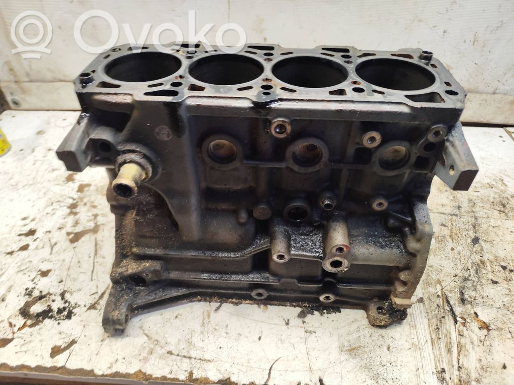 Opel Zafira B Engine block 