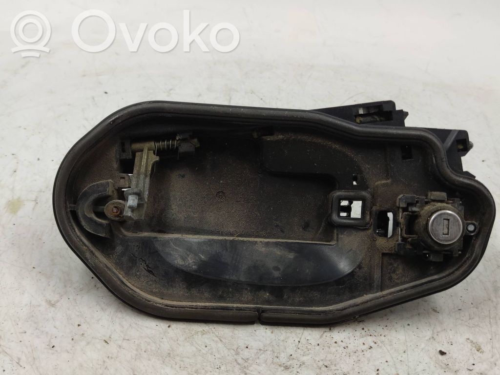 Front door exterior handle/bracket   7034451
