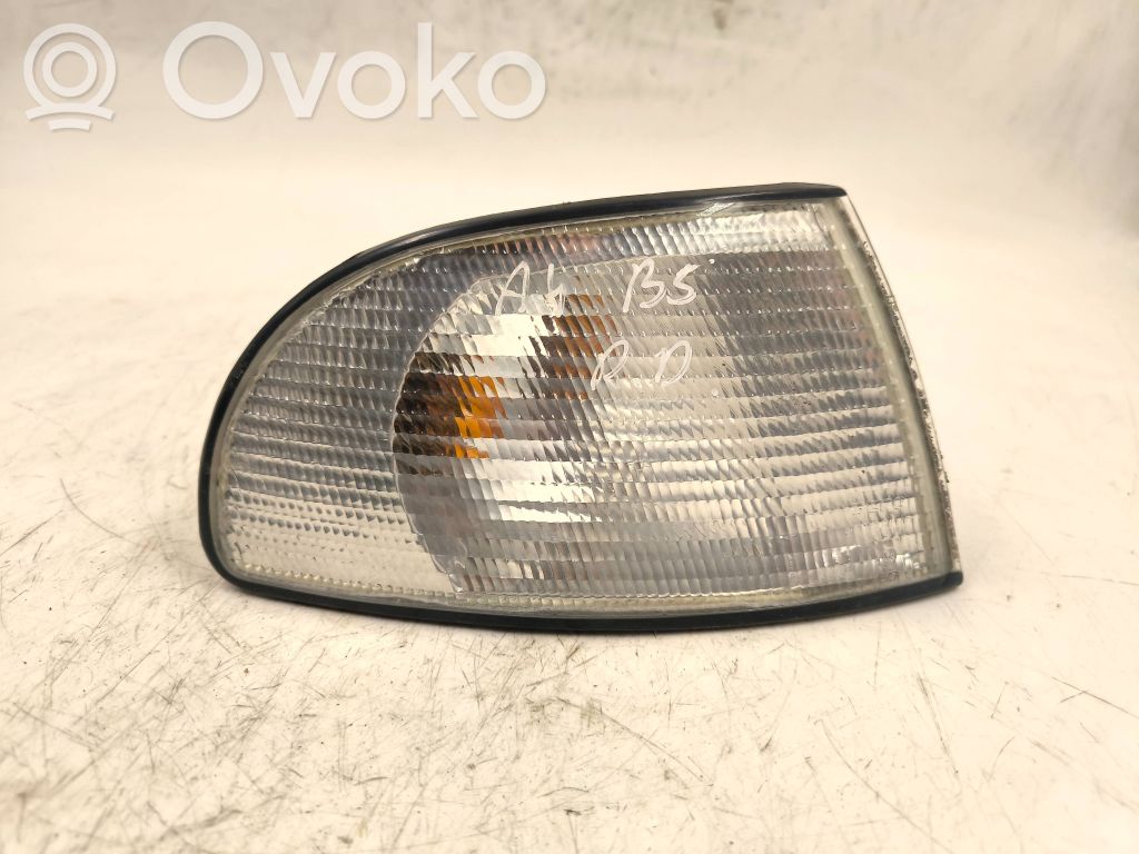 Audi A4 S4 B5 8D Frontblinker 