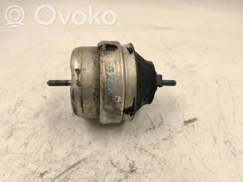 Engine mount bracket   8D0199379K,6D0199382L
