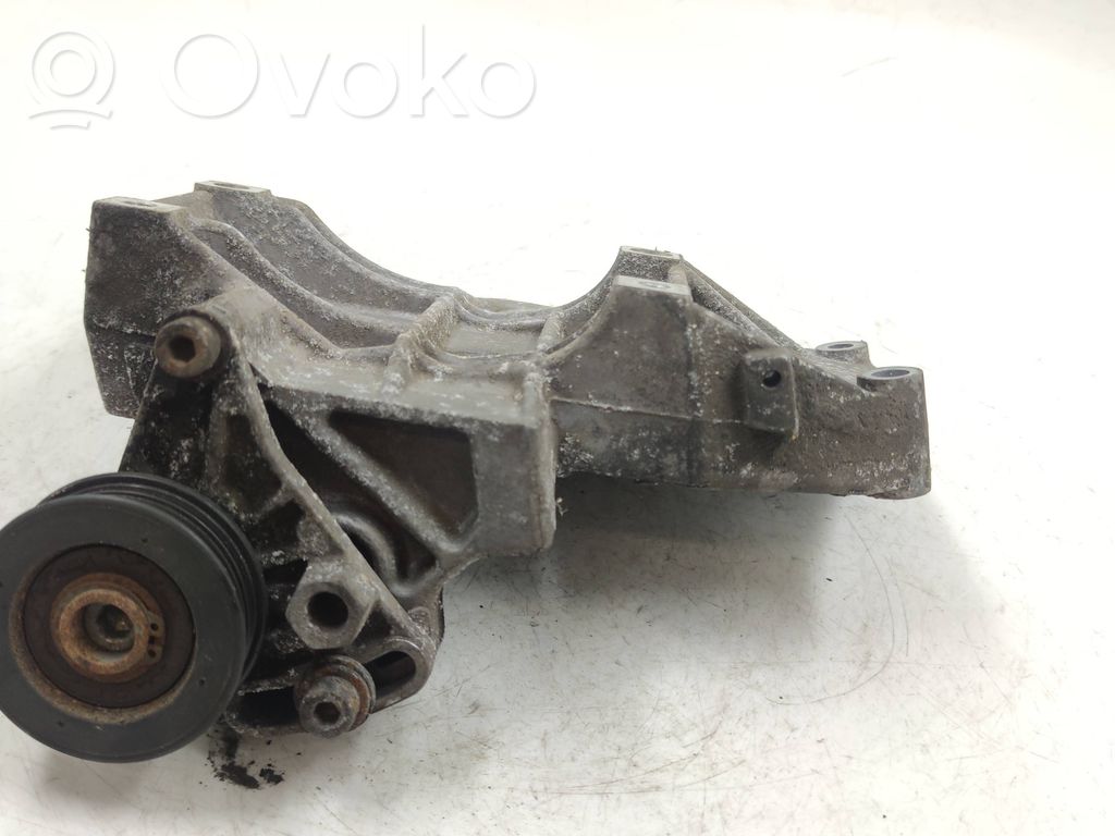 Volkswagen PASSAT B5 Generator/alternator bracket 