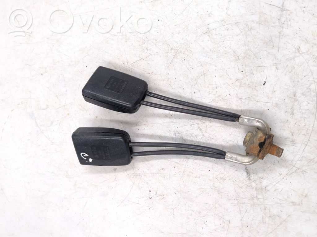 Audi 80 90 B2 Klamra tylnego pasa bezpieczeństwa 