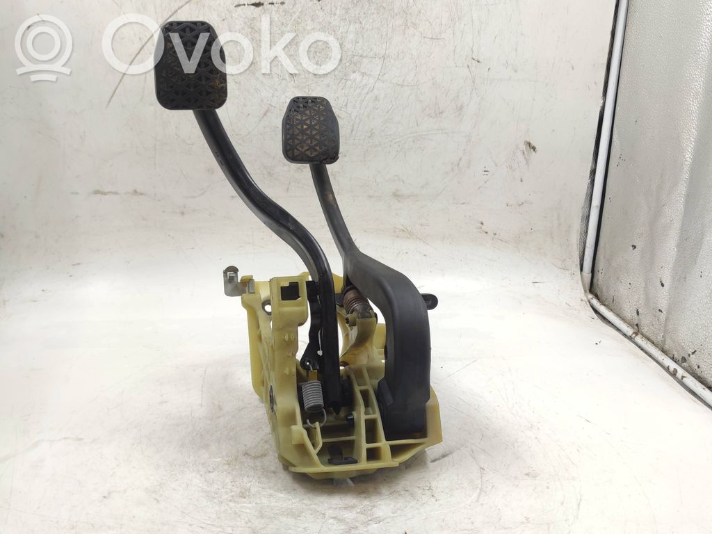 Pedal assembly   6759944