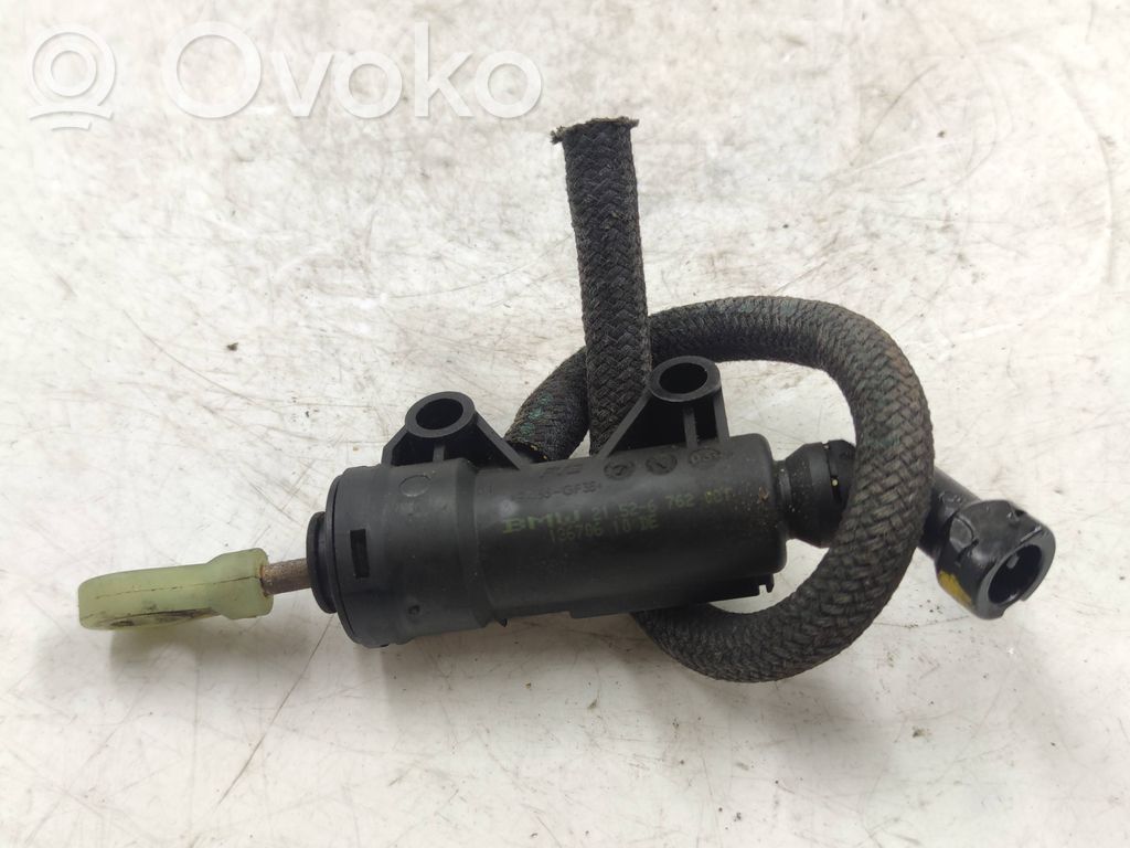 Clutch master cylinder   6762081