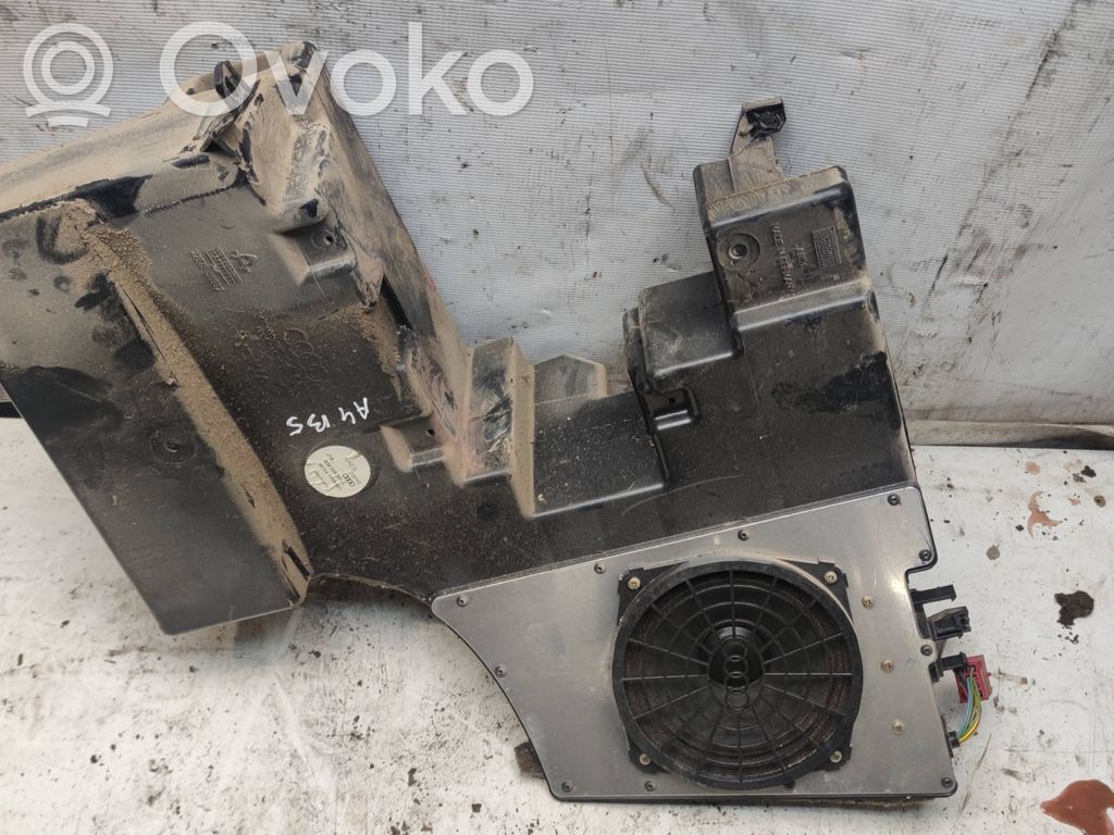 Audi A4 S4 B5 8D Altavoz subwoofer 