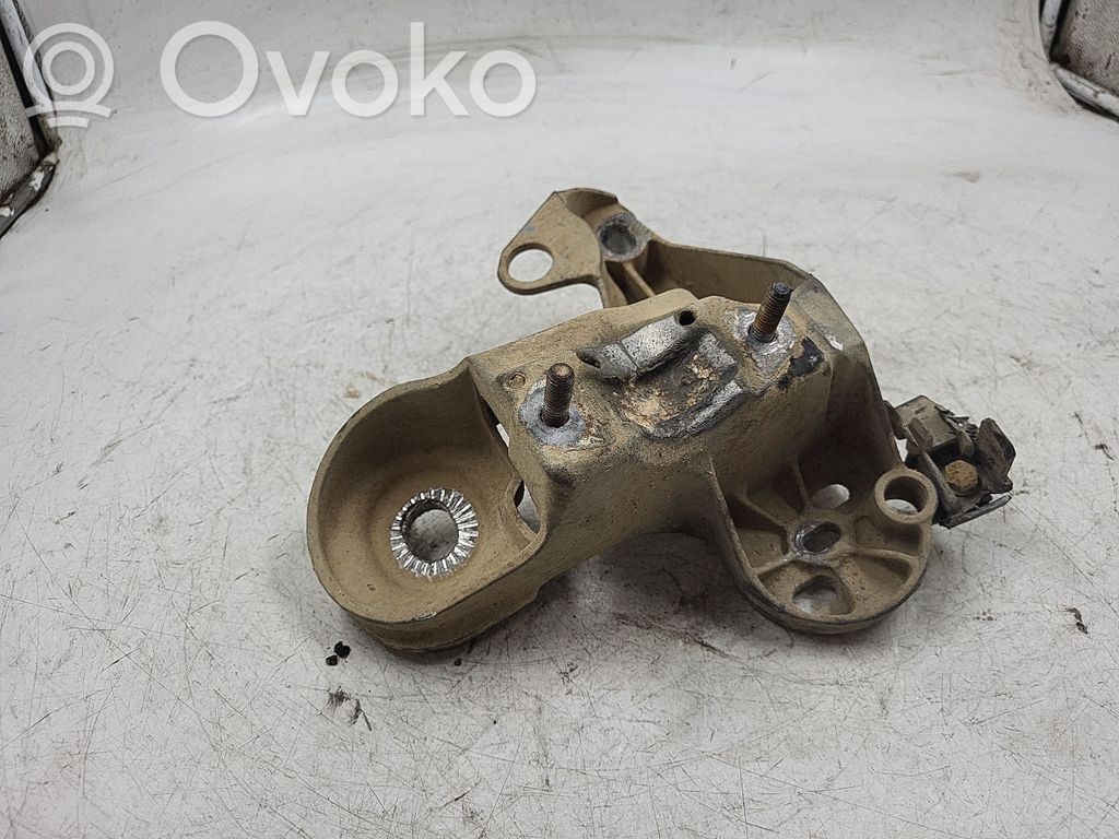 Engine mounting bracket   4B0199352