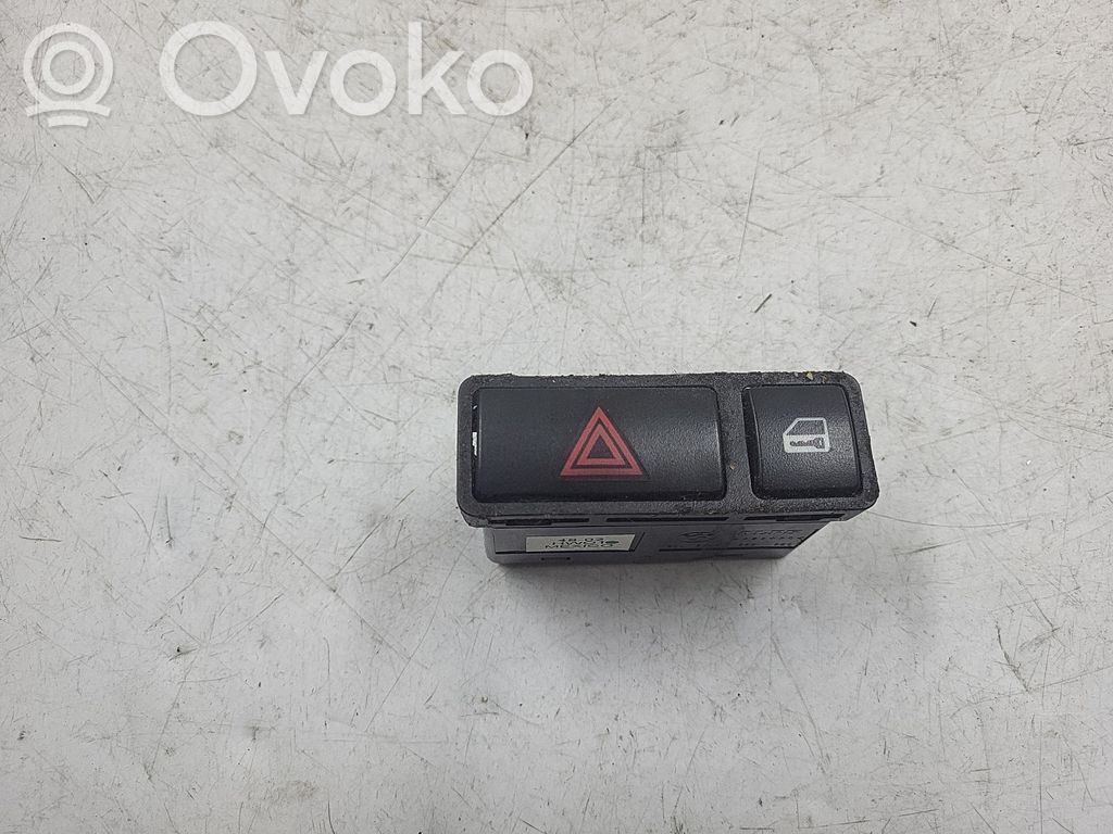 Hazard light switch   8368920