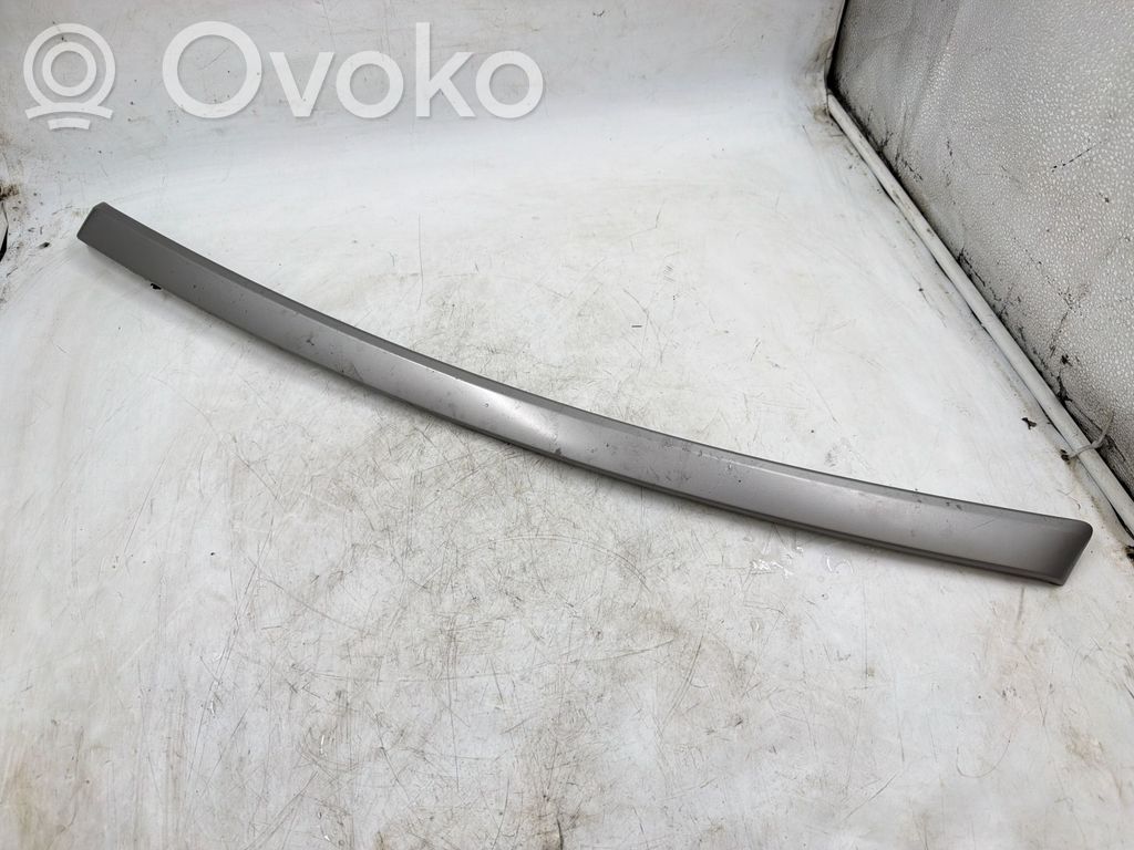 Moldura de la guantera   7121474
