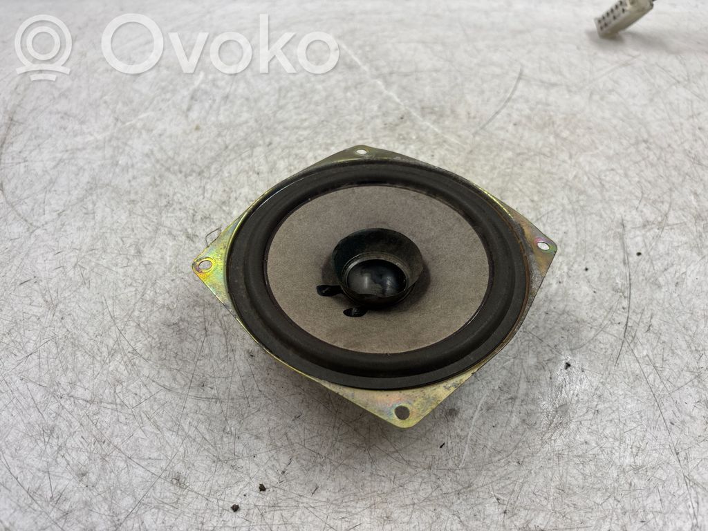 BMW 3 E36 Etuoven kaiutin 