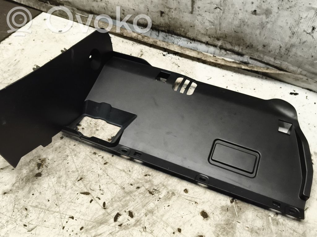 BMW 5 E60 E61 Kojelaudan alempi verhoilu 