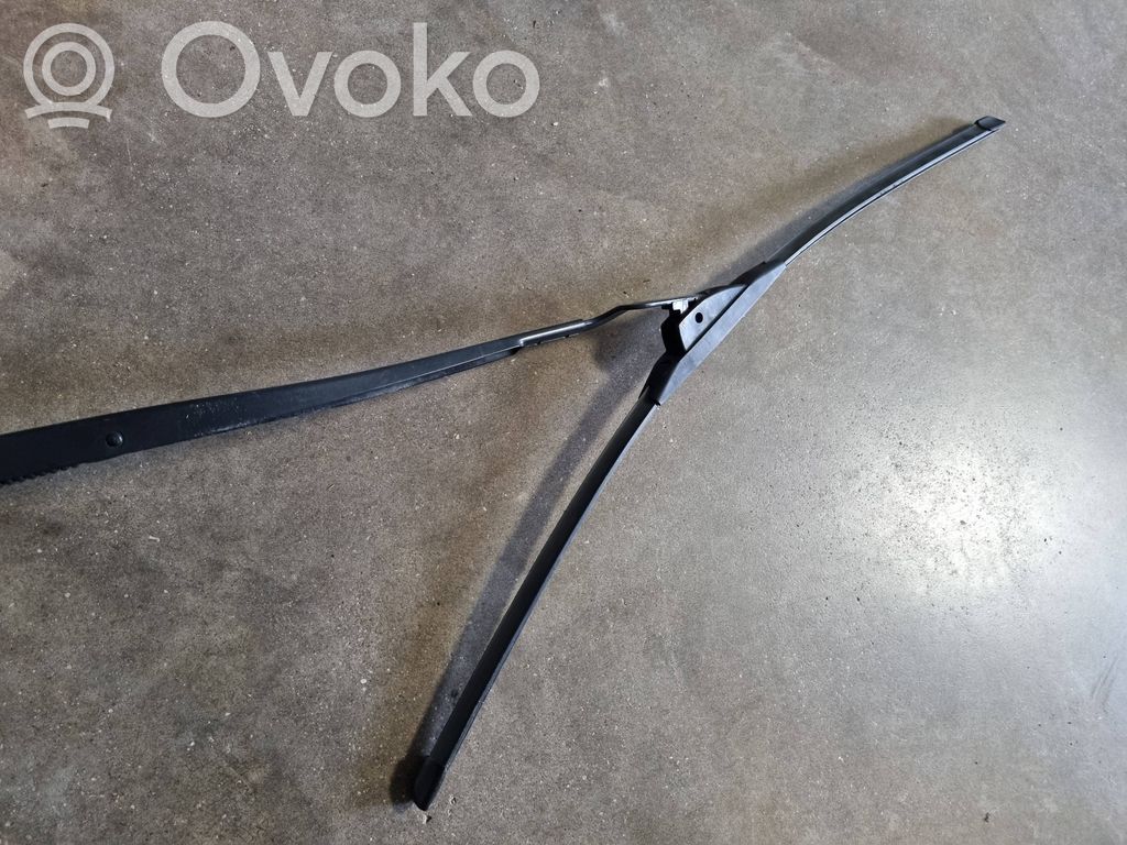 Chrysler Pacifica Front wiper blade arm 