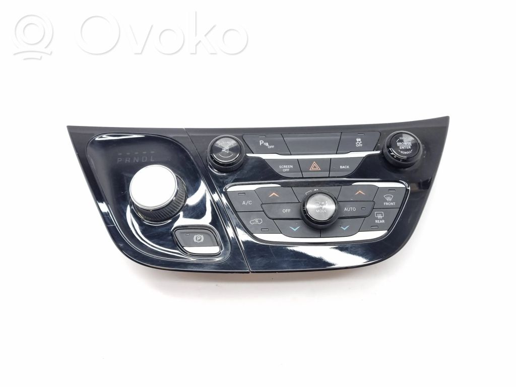 Chrysler Pacifica Climate control unit 