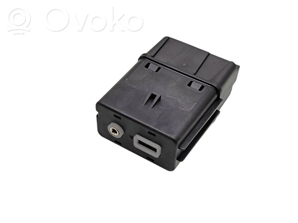 Chrysler Pacifica USB socket connector 