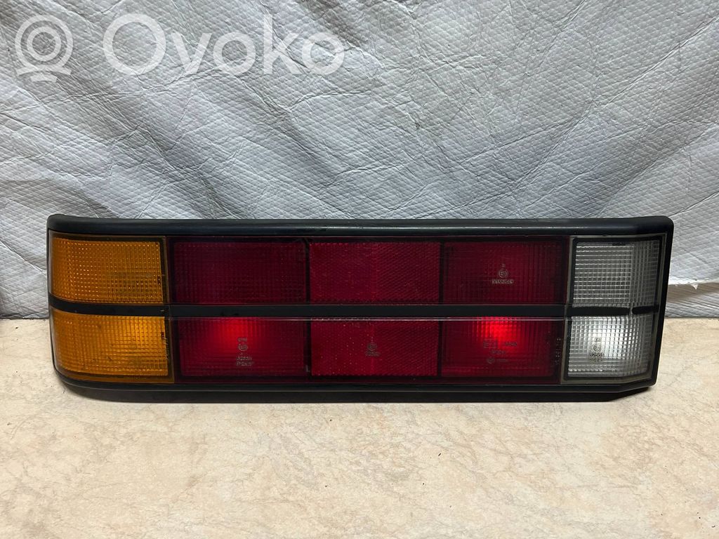 Rear/tail lights   90033945