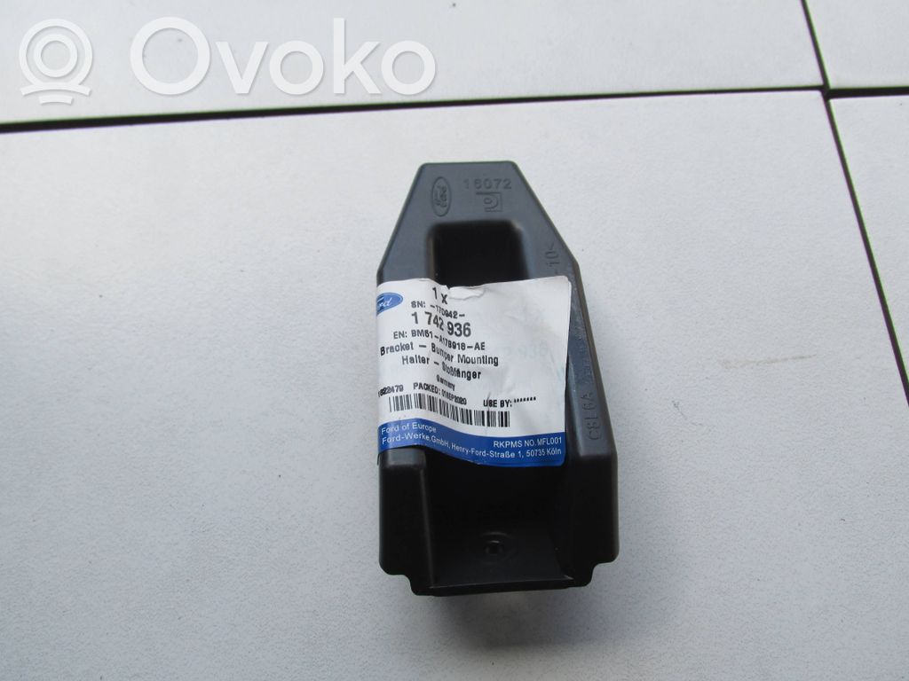 Rear bumper mounting bracket   17D949,1742936,1622479
