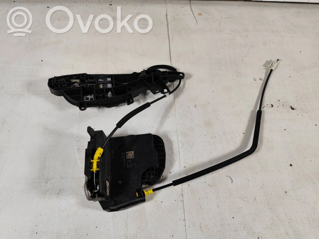 Opel Astra K Priekšpusē slēdzene 