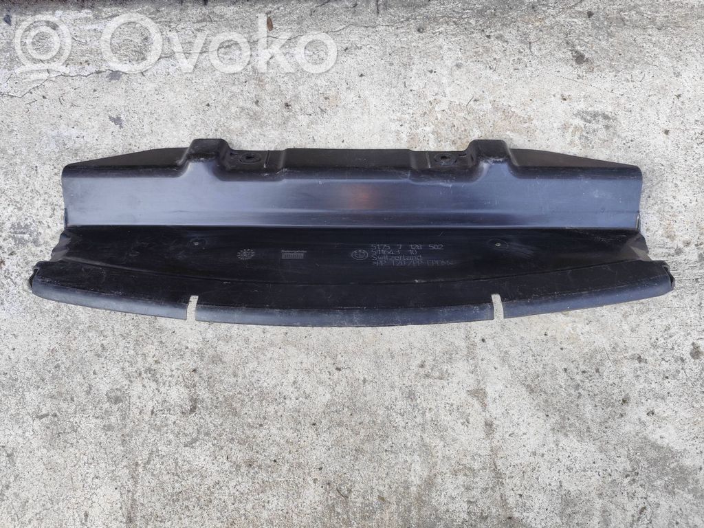 BMW 1 E81 E87 Radiatoru dekoratīvā apdare 
