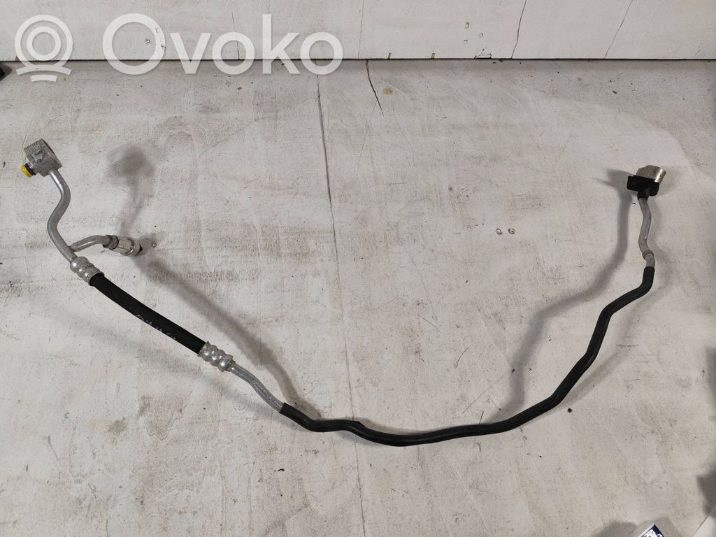 Audi Q7 4L Ilmastointilaitteen putki (A/C) 