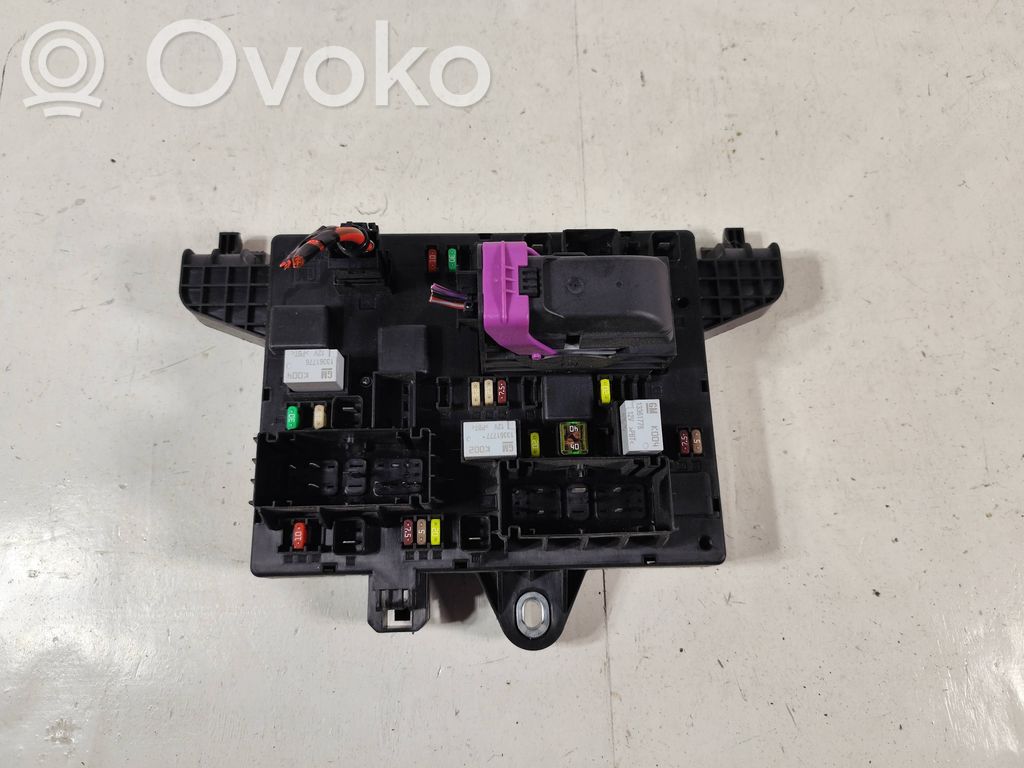 Opel Zafira C SAM control unit 