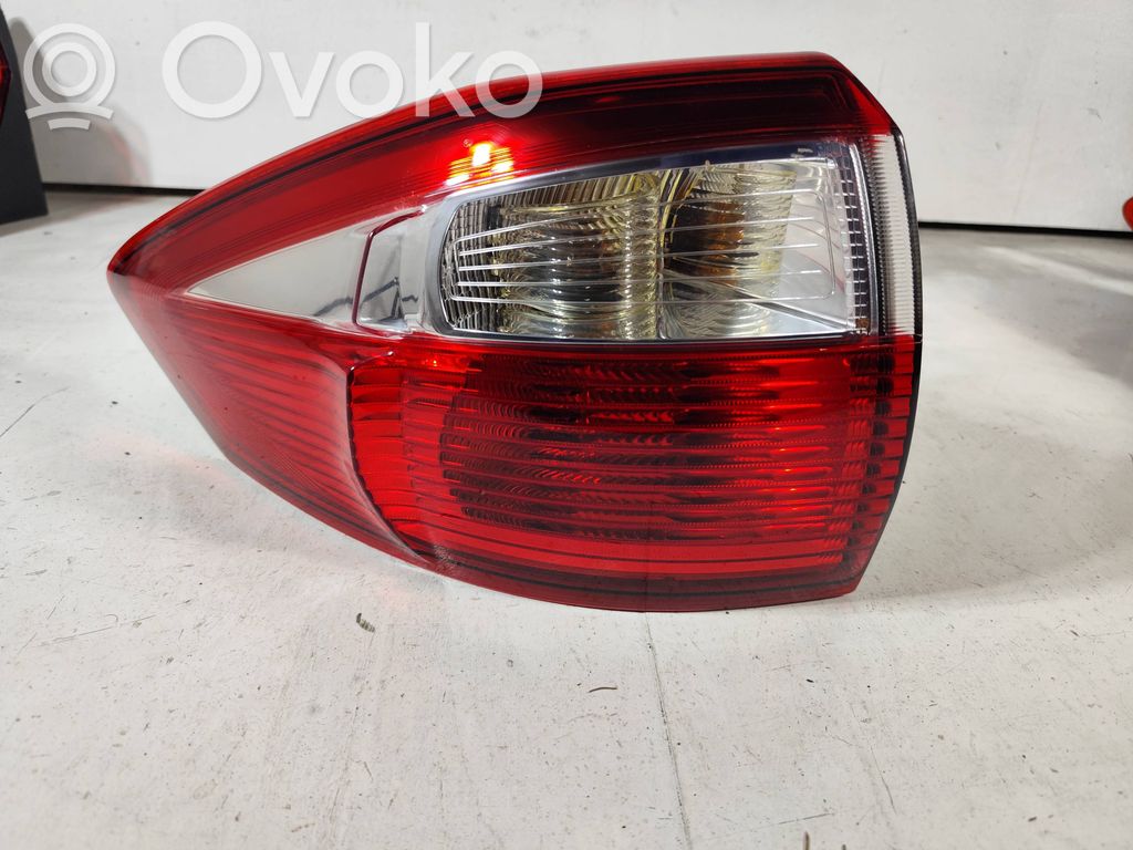Ford C-MAX II Rear/tail lights 