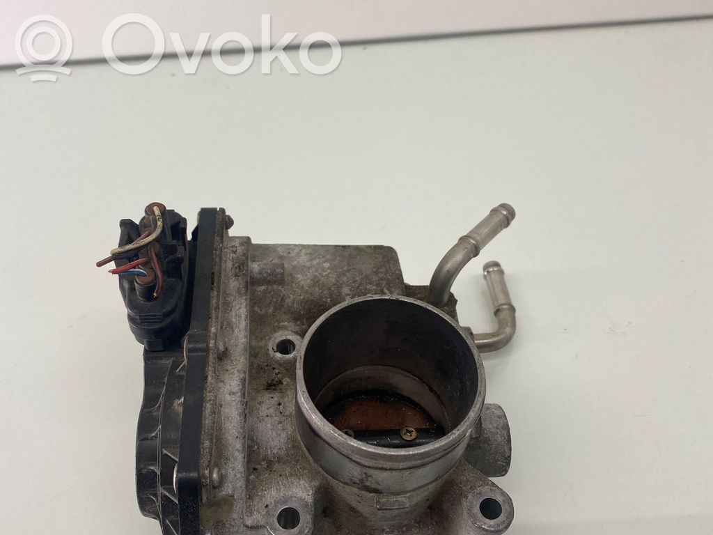 Toyota Corolla E120 E130 Droseļvārsts 