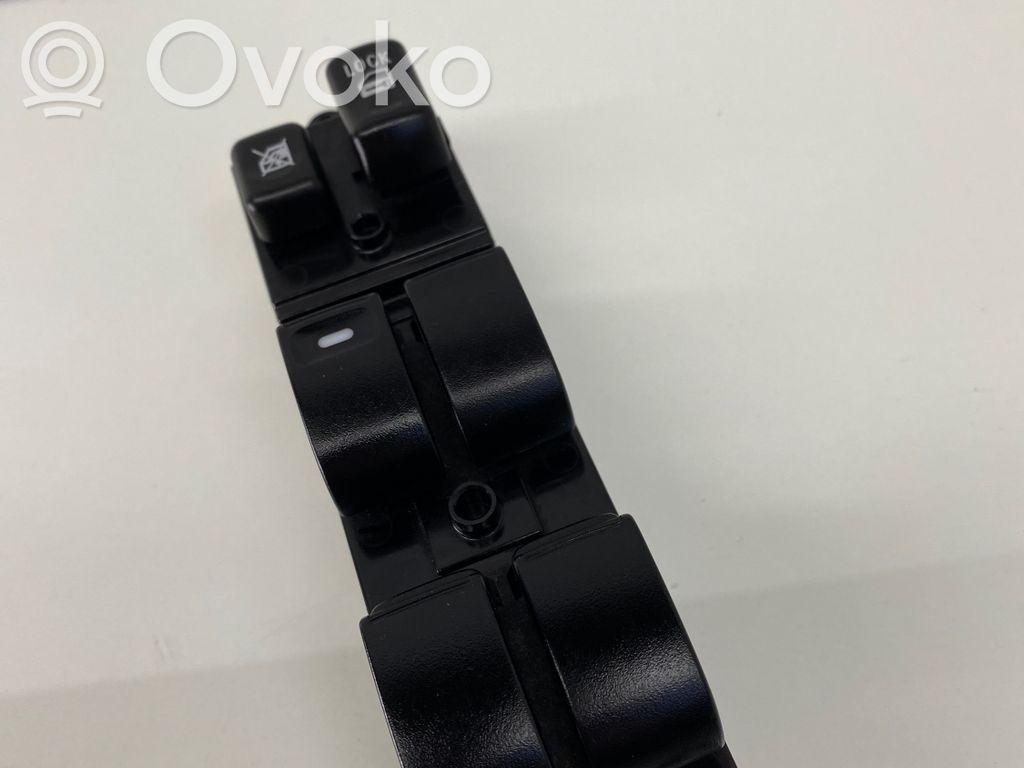 Mitsubishi Outlander Electric window control switch 