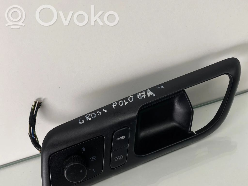 Volkswagen Polo IV 9N3 Front door interior handle 