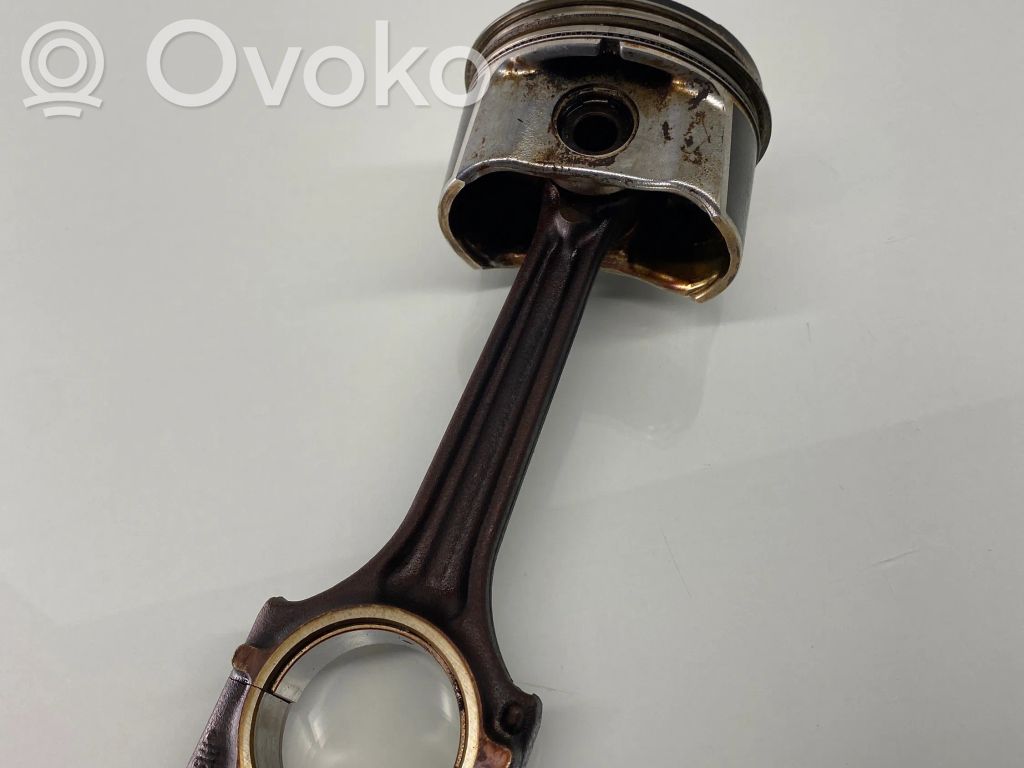 Volkswagen Golf V Piston with connecting rod 