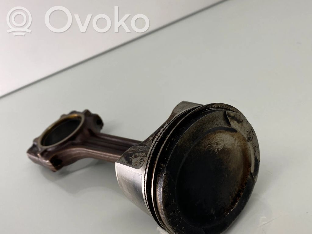 Volkswagen Golf V Piston with connecting rod 