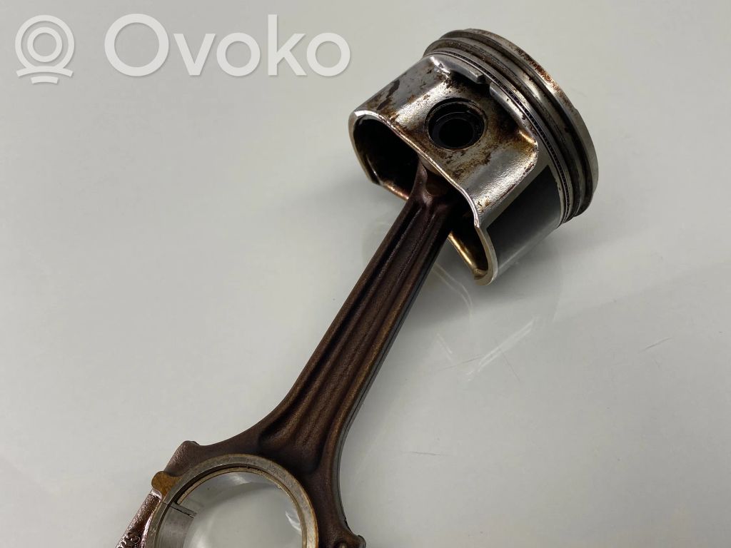Volkswagen Golf V Piston with connecting rod 