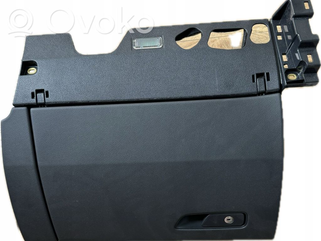 Guantera   4M8857035K