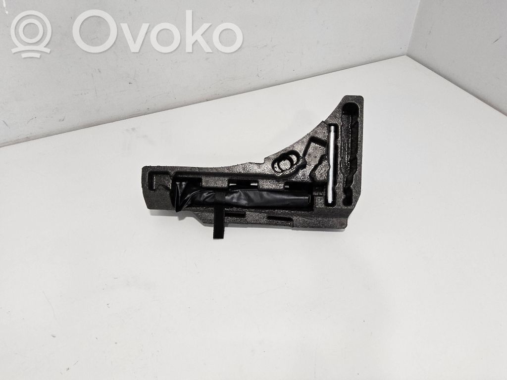 Porsche Macan (95B) Tool set 