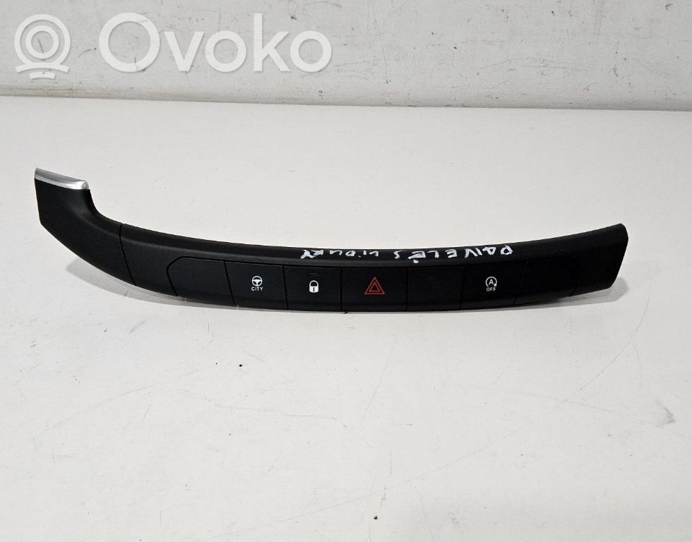 Fiat Tipo Hazard light switch 