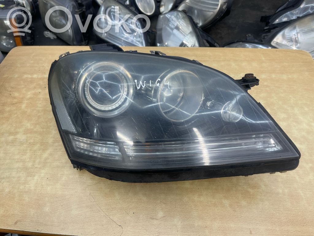 Mercedes-Benz ML W164 Lampa przednia 