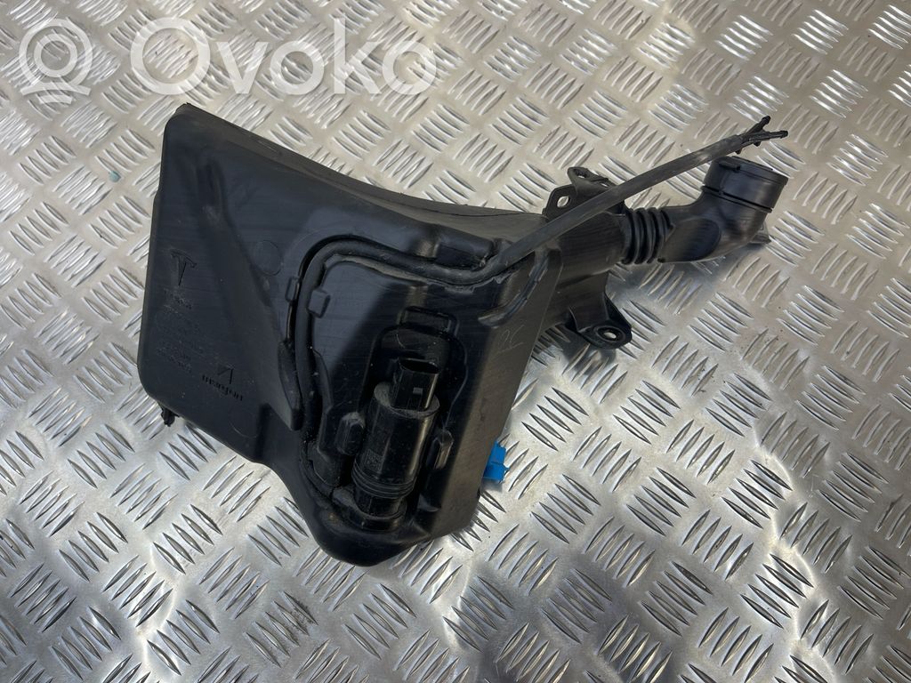 Tesla Model 3 Wischwasserbehälter 