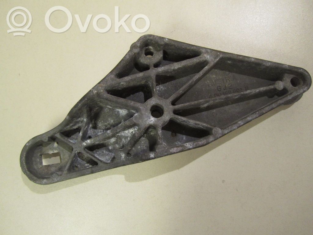 Engine mounting bracket   4D0199603B