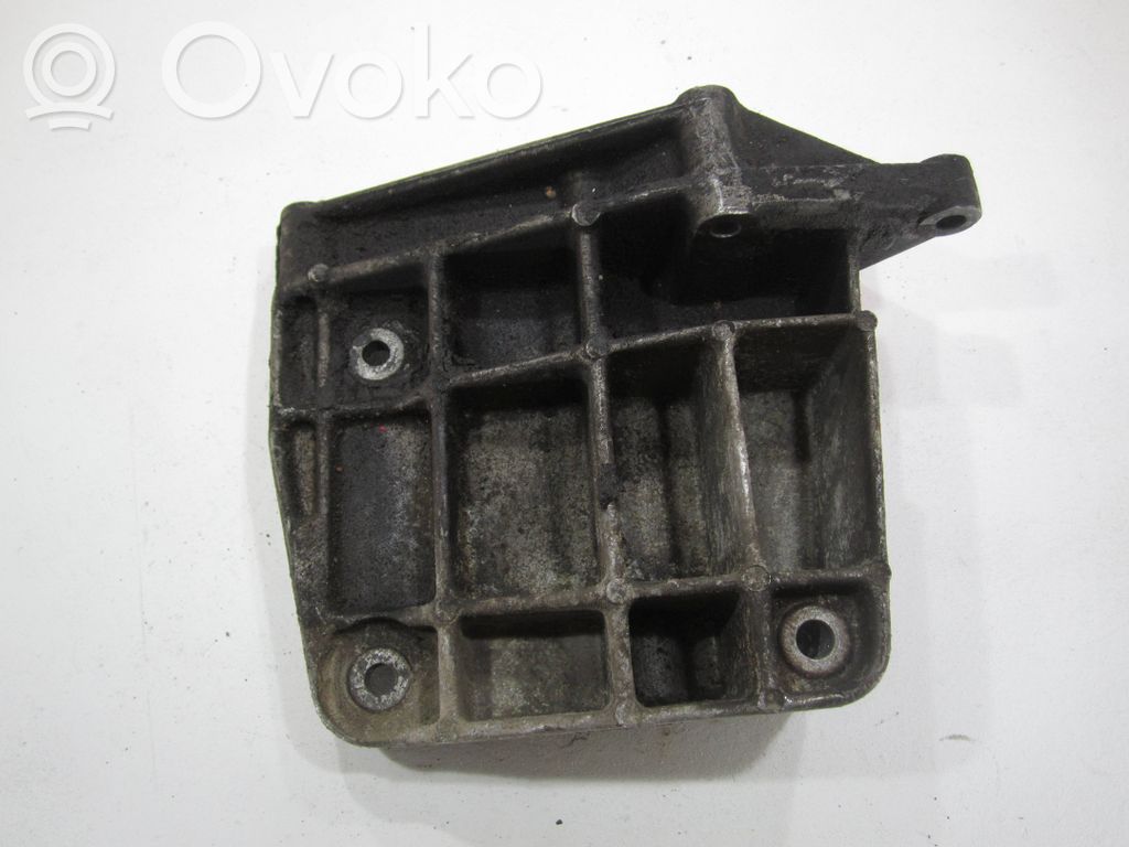 Audi 80 90 S2 B4 Engine mounting bracket 