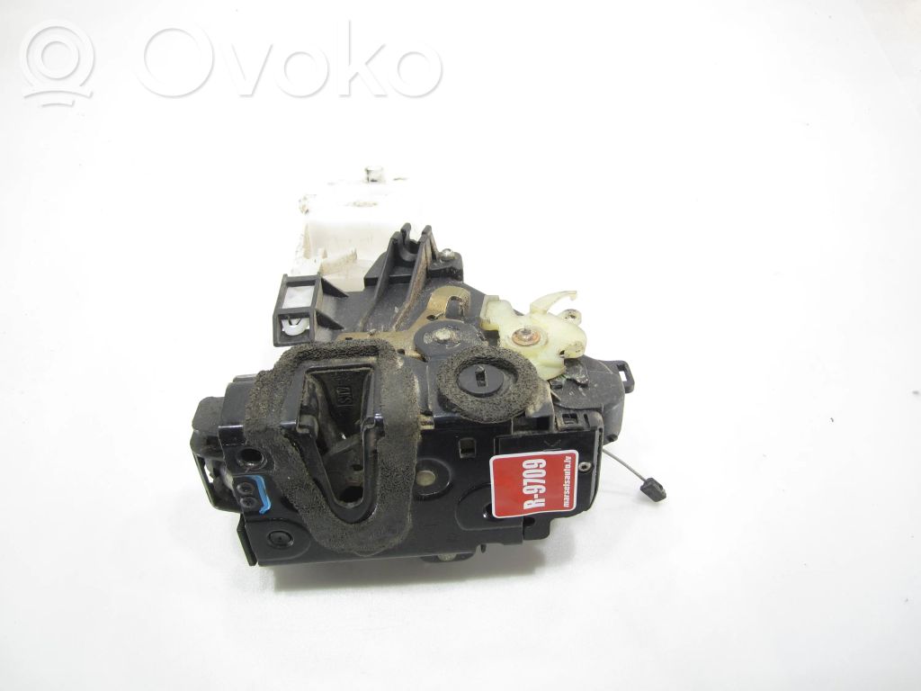 Volkswagen Polo Rear door lock 