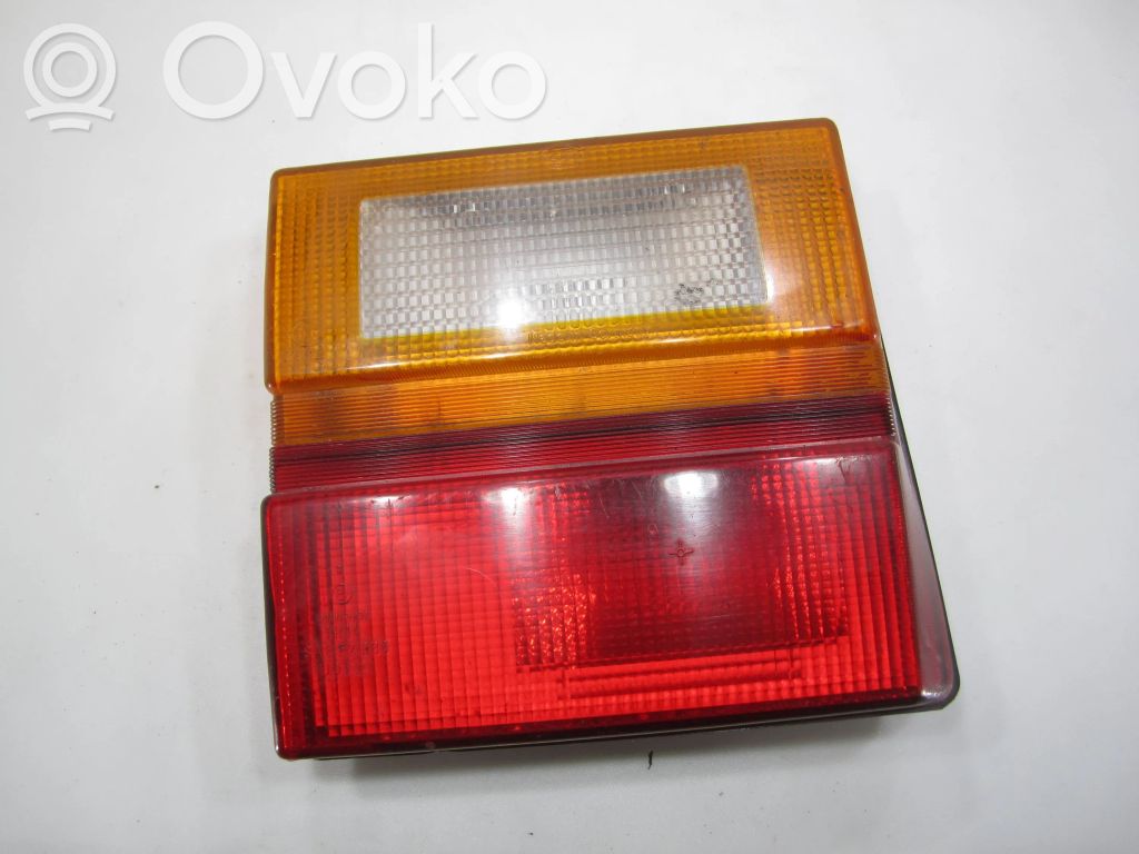 Audi 100 200 5000 C3 Aizmugurējais lukturis pārsegā 