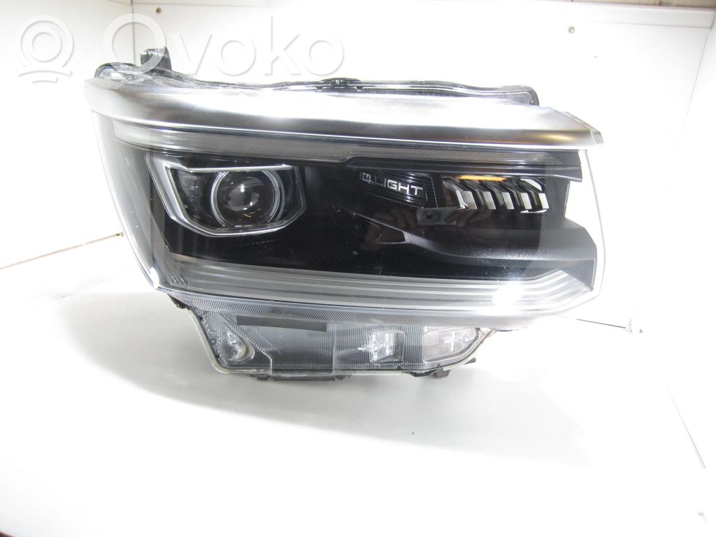 Volkswagen Amarok II Lampa przednia 
