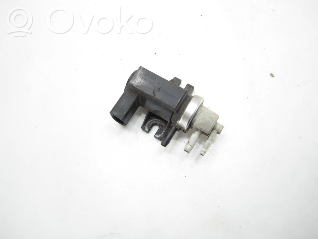Audi A4 S4 B5 8D Zawór podciśnienia / Elektrozawór turbiny 