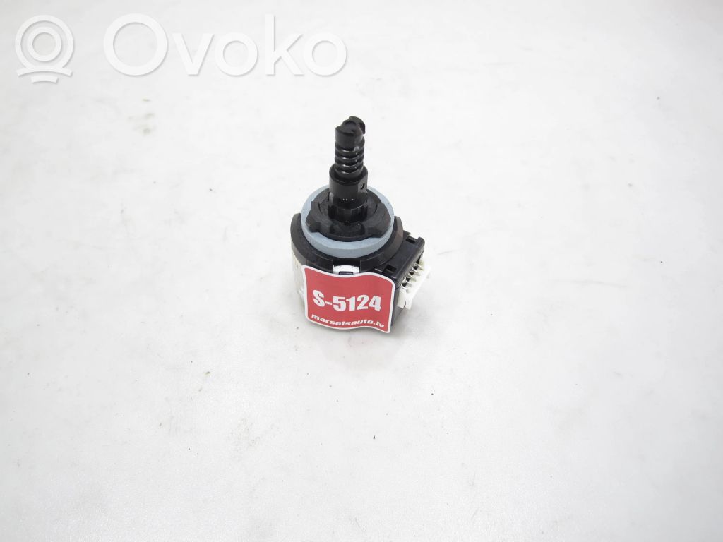 Volkswagen PASSAT B8 Headlight level adjustment motor 