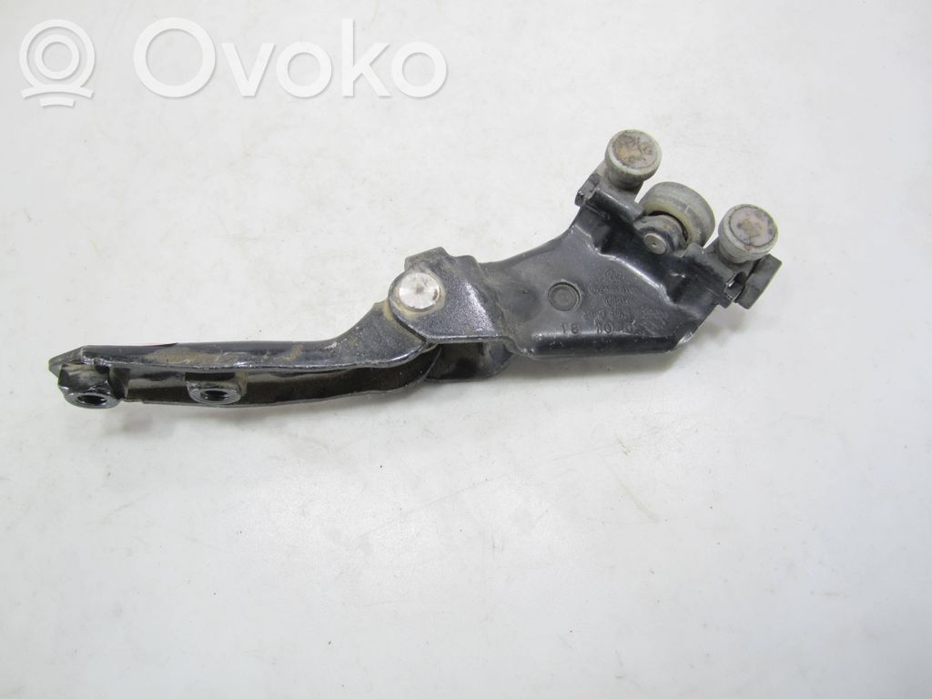 Volkswagen Caddy Sliding door middle roller runner 
