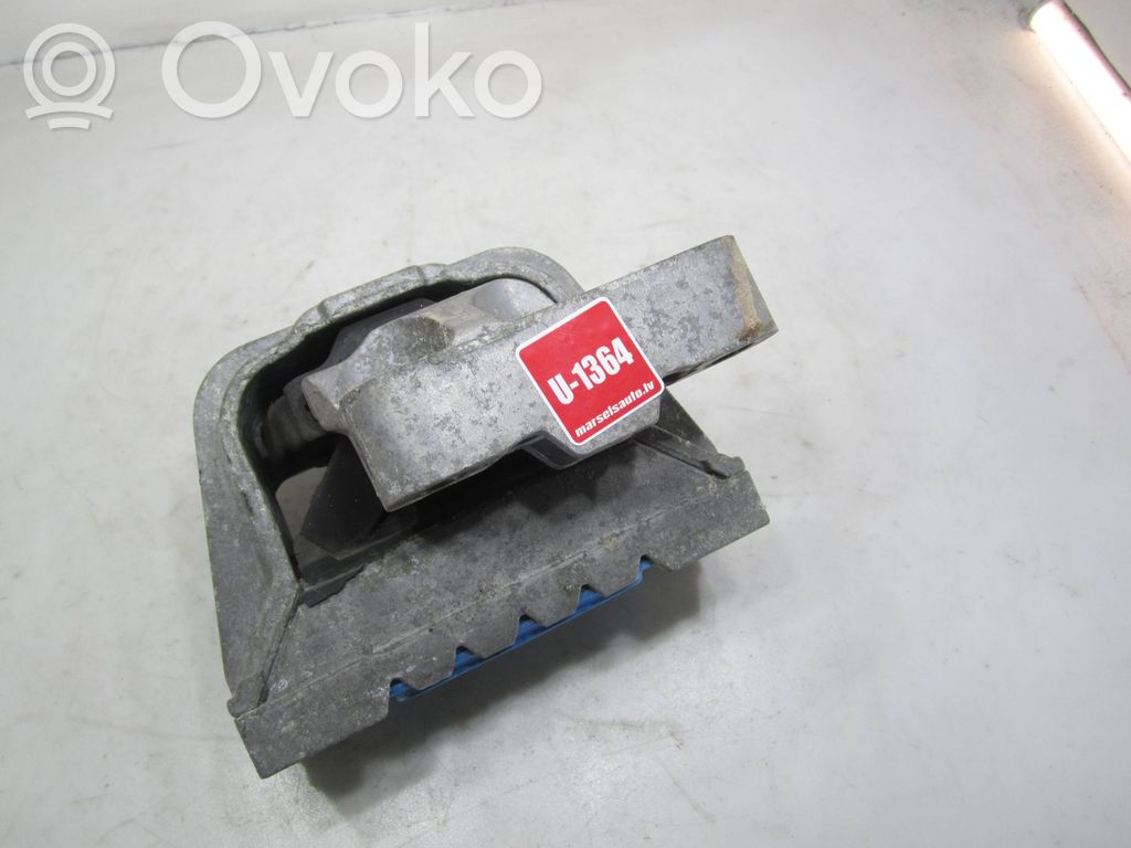 Volkswagen Golf VI Engine mount bracket 