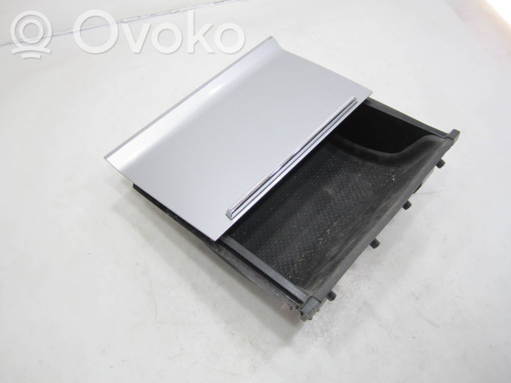 Skoda Octavia Mk3 (5E) Popielniczka przednia tunelu środkowego 