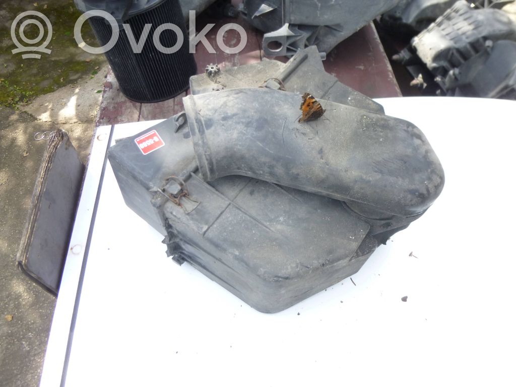 Audi A6 S6 C4 4A Ilmansuodattimen kotelo 