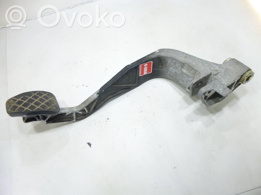 Volkswagen PASSAT B5.5 Clutch pedal 