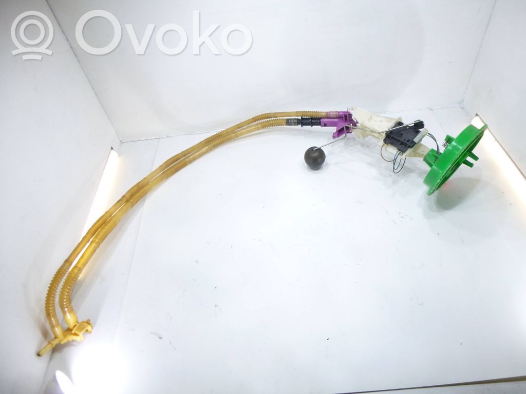 Volkswagen PASSAT B7 Fuel level sensor 